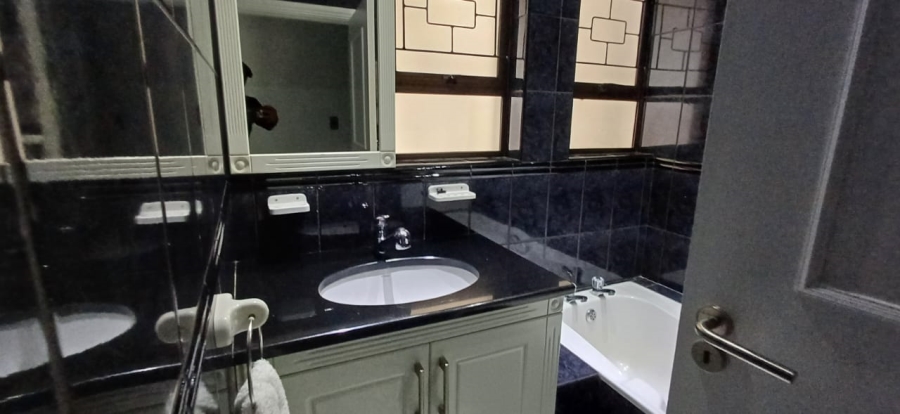 5 Bedroom Property for Sale in Nahoon Valley Park Eastern Cape